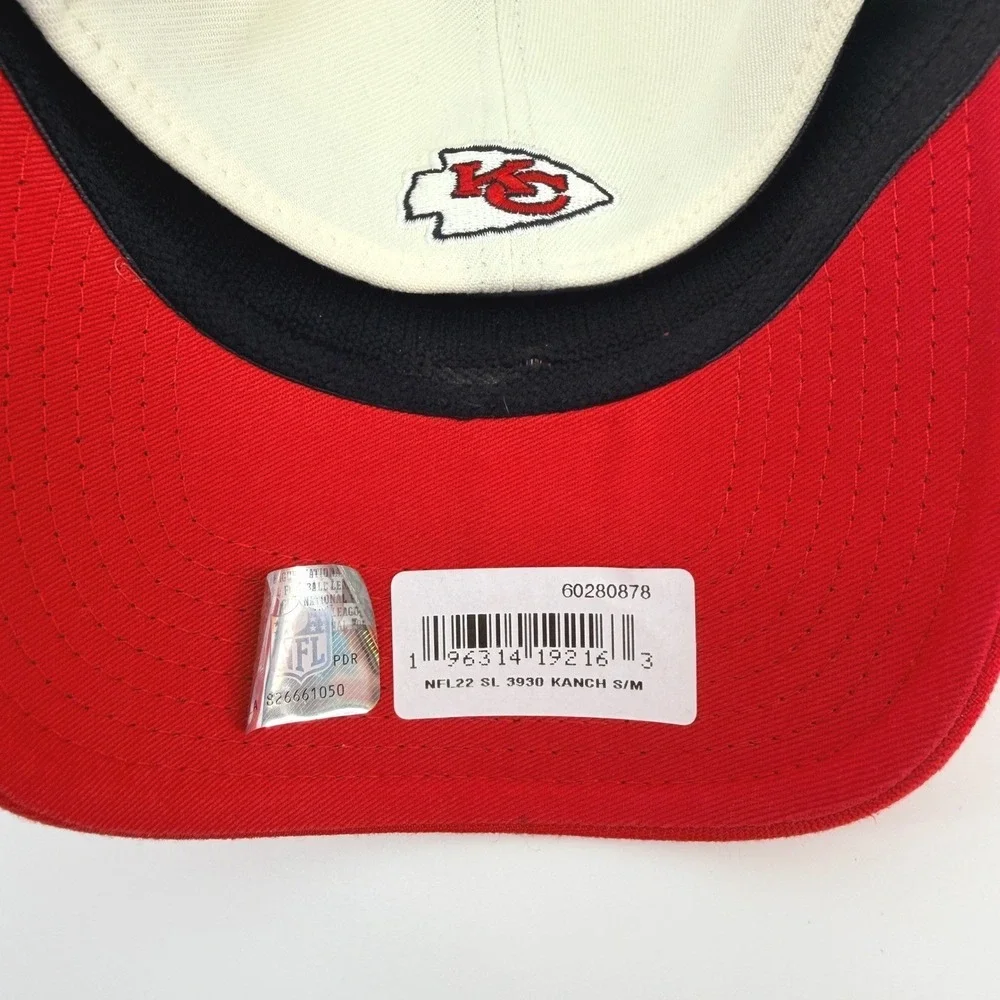 New Era Kansas City Chiefs Hat Men S/M White Red 39THIRTY NFL AFC Curved Brim